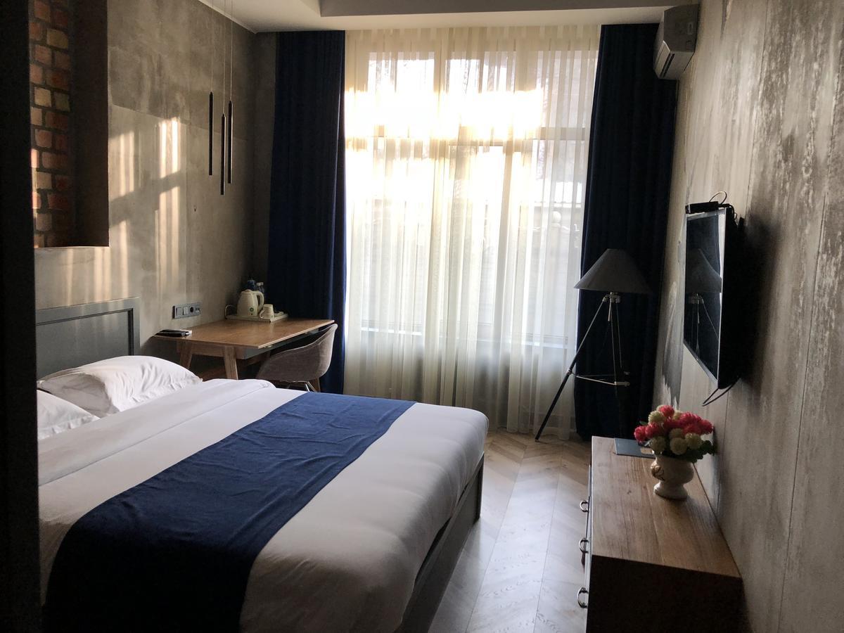 Bugu Hotel Bishkek Bagian luar foto